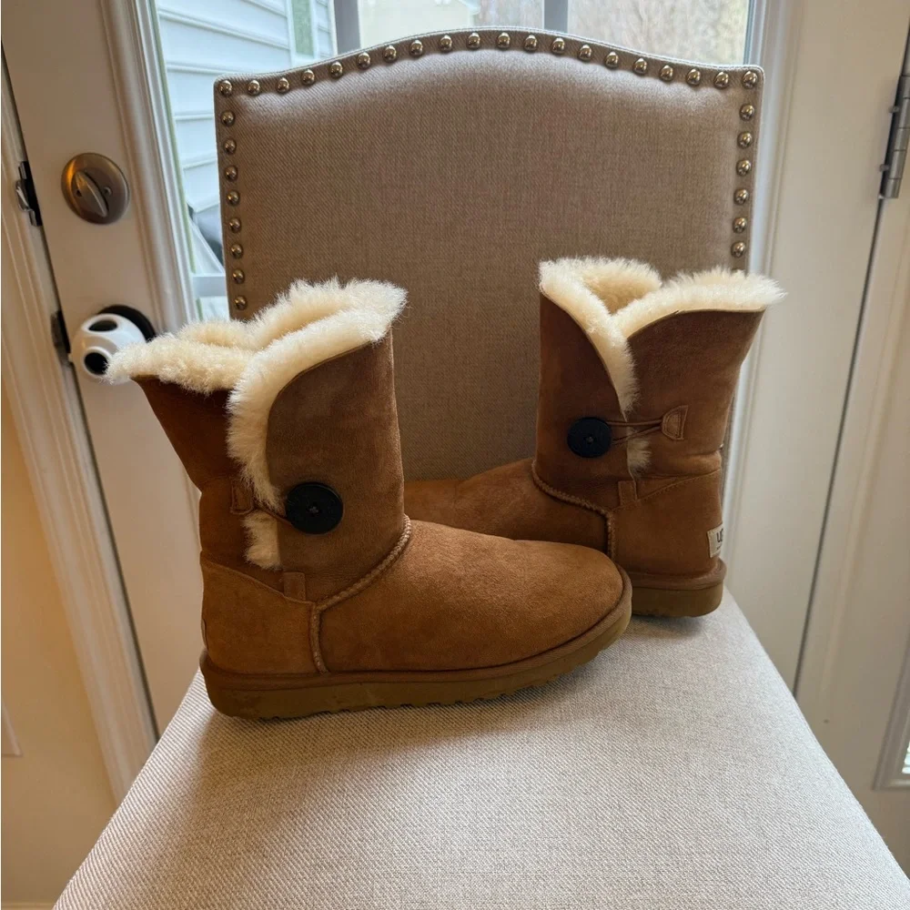 Authentic UGG Australia Bailey Button Boots in Walnut - Size 7 - Picture 2 of 11